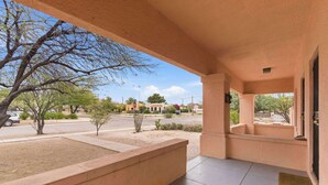 A covered outdoor area with a view of a street and buildings. - Central Tucson Summer Retreat | Near UofA (Tucson)