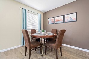 Dining - Eastside Tucson Townhouse | Summer Stay w/ Pool (Tucson)