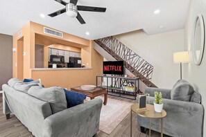 TV, offices - Eastside Tucson Townhouse | Summer Stay w/ Pool (Tucson)