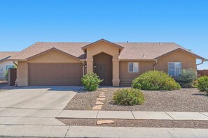 Exterior - Southside Family Oasis | Pool, Grill & Board Games (Tucson)