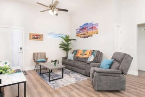 TV, offices - Sunny Tucson Getaway | Firepit, BBQ, Near UofA (Tucson)