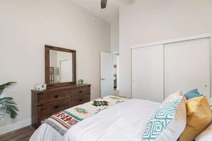 4 bedrooms, iron/ironing board, travel cot, WiFi - Sunny Tucson Getaway | Firepit, BBQ, Near UofA (Tucson)