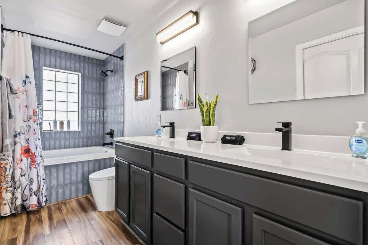 Shower, hair dryer, towels, shampoo