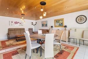 Dining - 2 bedroom accommodation in Oostduinkerke (Oostduinkerke)