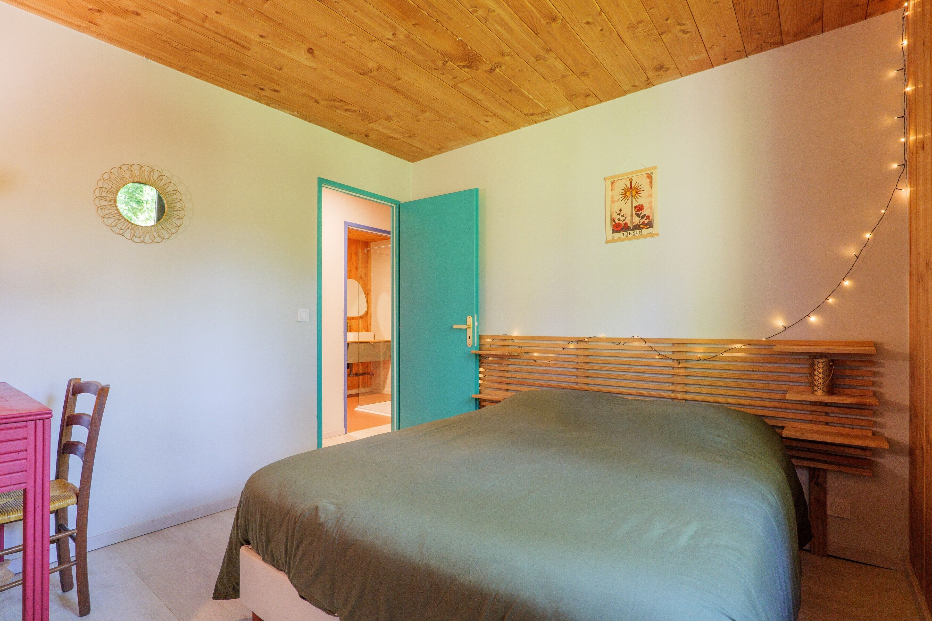 3 bedrooms, iron/ironing board, bed sheets