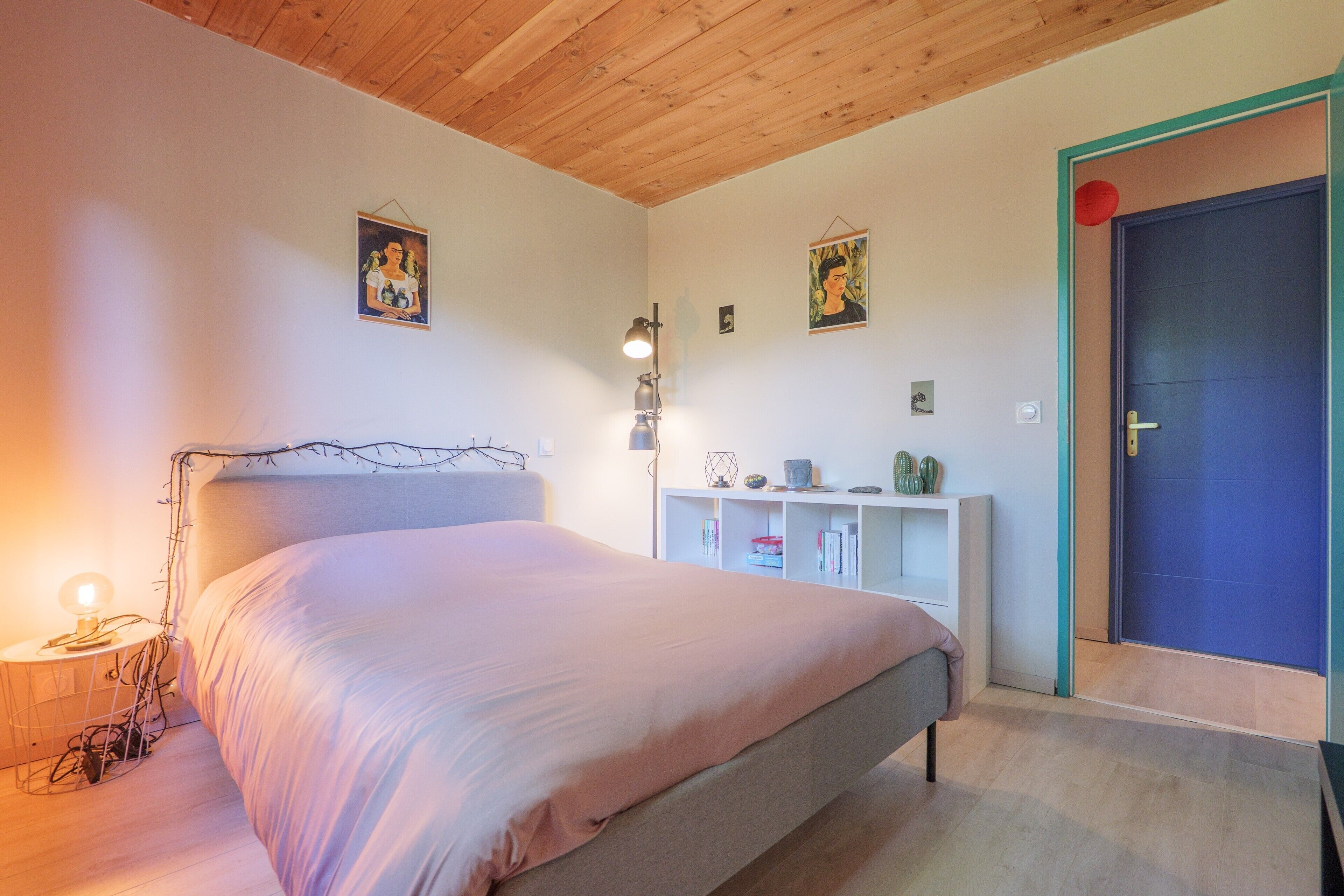 3 bedrooms, iron/ironing board, bed sheets