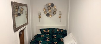 House Sleeps 2 With Parking