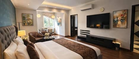 Family Twin Room, City View | In-room safe, blackout drapes, soundproofing