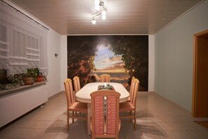 Dining - Holiday Home 'Family House with Huge Garden' with Sauna, Terrace and Wi-Fi (Jessen (Elster))
