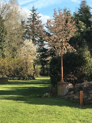 Property grounds - Holiday Home 'Family House with Huge Garden' with Sauna, Terrace and Wi-Fi (Jessen (Elster))