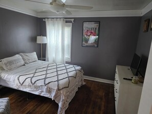 2 dormitorios, tabla de planchar con plancha, wifi y ropa de cama