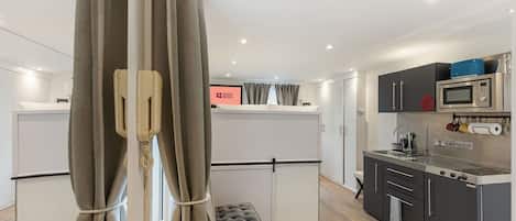 Fridge, microwave, dishwasher, coffee/tea maker