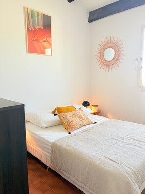 2 bedrooms, iron/ironing board, free WiFi - St Cyprien Sunny Marine Interlude (Saint-Cyprien)