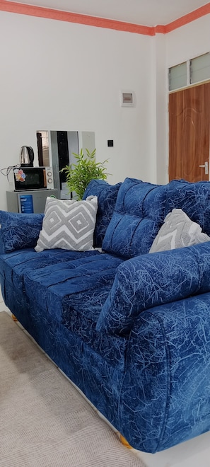 TV - Modern luxury studio Near Beach & Naivas supermarket | Netflix |Fast WiFi (Mombasa)