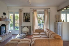 Smart TV, fireplace, books - Villa Alba, house with private access to the river, swimming and canoes (L'Isle-sur-la-Sorgue)