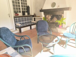 Terrace/patio - Art Deco apartment, swimming pool, private terrace, parking, city center (Béziers)