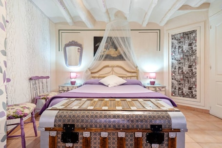 3 bedrooms, WiFi, bed sheets. Apartment 'El Capricho De Alcorisa' with Wi-Fi for 8 Guests