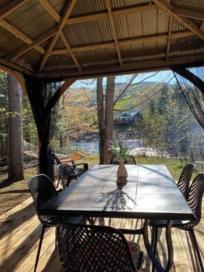Outdoor dining - Chalet Jack (Saint-Zã©Non)