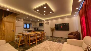 Family Duplex, 3 Bedrooms, Private Pool, Pool View | Living area