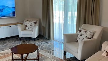 Family Villa, Private Pool, Pool View | Living area