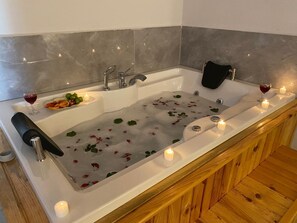 Family Duplex, 3 Bedrooms, Private Pool, Pool View | Bathroom - Kent Villas Heated Pool Villas (Demre)