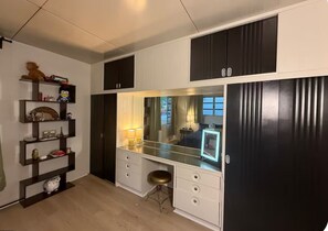 Interior - Historic 2 Bed Lustron Home in Speedway - Walking distance to IMS (Indianapolis)