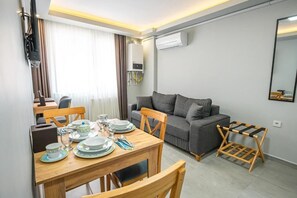 1+1 Deluxe Apartment, City View | Dining - Airport Bayrak Residences Trabzon (Trabzon)