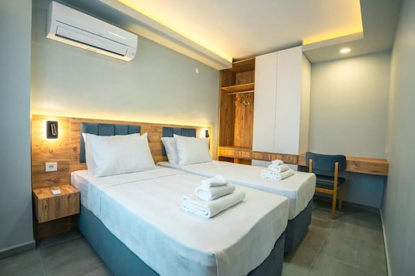 Appartement Deluxe, vue ville | Coffres-forts dans les chambres, bureau