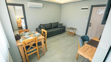 Deluxe appartement, uitzicht op stad | Woonruimte