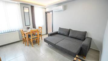 Apartamento Deluxe, vistas a la ciudad | Zona de estar