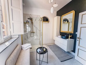 Hair dryer, bidet, towels, soap - Luxury Apartment in Lucca (Lucca)