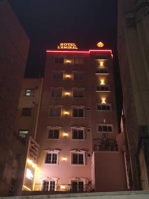 A multi-story building with the sign 'HOTEL L'AMIRAL' at the top. - L amiral (Oran)