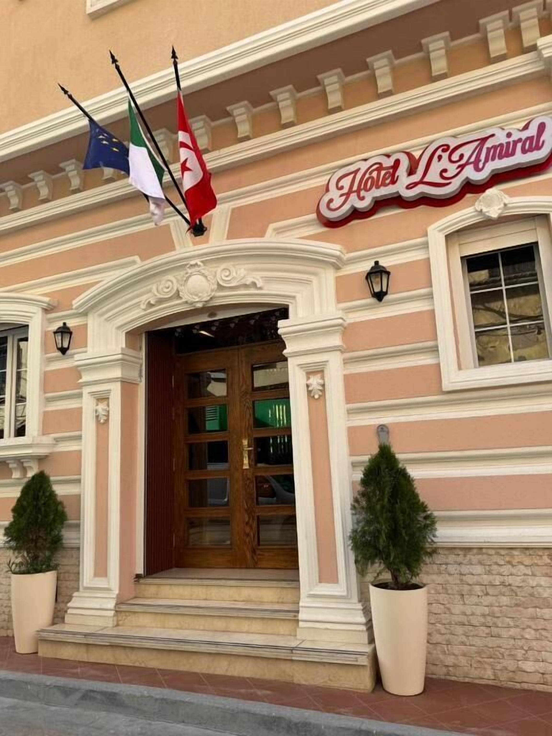 تفاصيل الفندق من الخارج