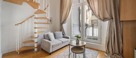 Appartement Deluxe, balcon | Coin séjour