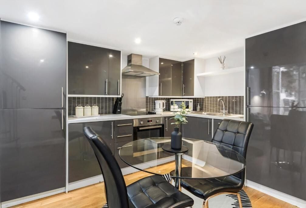 Superior Apartment, Balcony, City View | Private kitchen