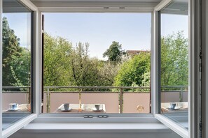 Interior - Apartment 'Panoramablick' with Mountain View and Balcony (Lustenau)