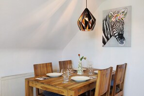 Dining - Apartment 'Panoramablick' with Mountain View and Balcony (Lustenau)