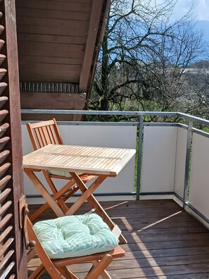 Outdoor dining - Apartment 'Panoramablick' with Mountain View and Balcony (Lustenau)