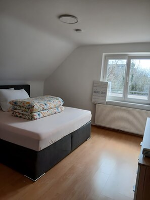 Room - Apartment 'Panoramablick' with Mountain View and Balcony (Lustenau)