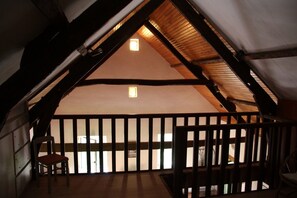 Interior - Holiday Home “Gîte Les Tilleuls” with Shared Terrace, Communal Garden and Wi-Fi (Boussac)