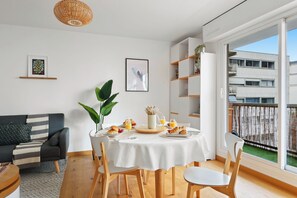 Dining - Charming 2BR Flat Near Eiffel Tower & Invalides (Paris)