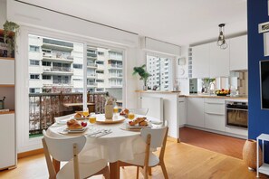 Dining - Charming 2BR Flat Near Eiffel Tower & Invalides (Paris)