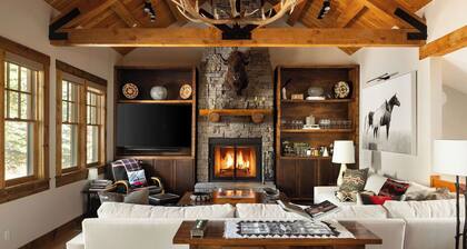 Outpost: Granite Ridge Homestead 3145 - Private Hot Tub!