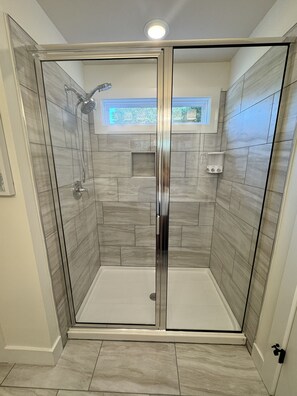 Shower, hair dryer, towels, soap - Modern Home · Downtown Wilmington · Pet Friendly · Sleeps 10 · Fully Fenced Yard (Wilmington)