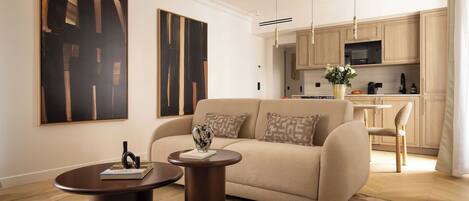 Apartment | Living area | Fireplace