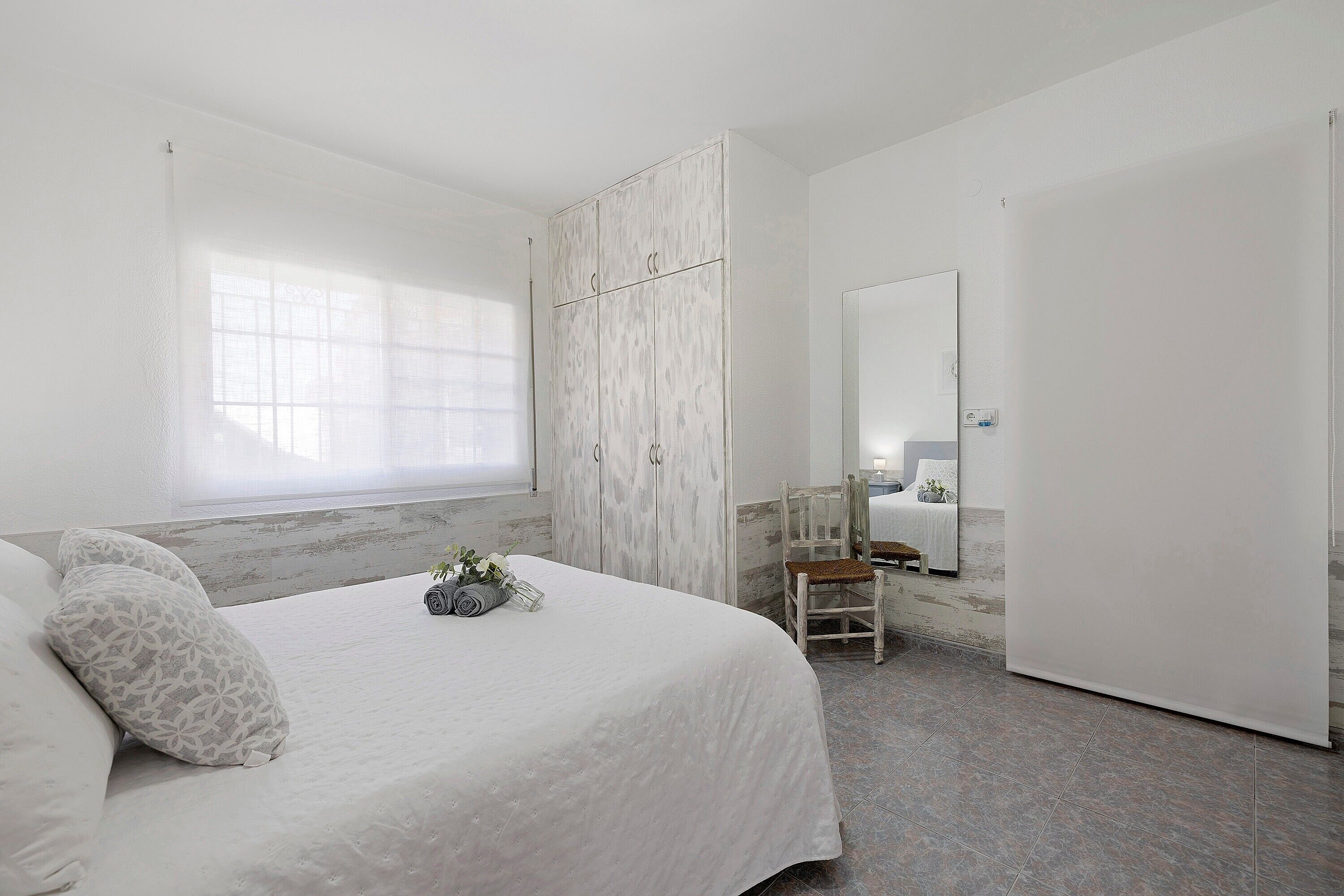 1 habitación, tabla de planchar con plancha, wifi y ropa de cama 