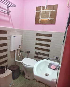 Classic Room | Bathroom