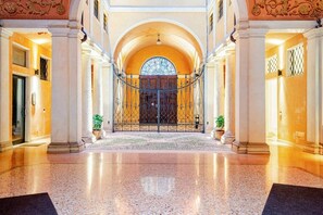 Interior - Penthouse in palazzo San Donnini (Modena)