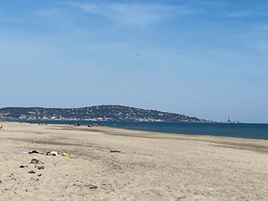 Beach nearby - Air-conditioned T3 with beautiful terrace, parking and beach on foot - ideal for families (Sète)