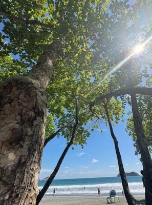 Beach - Tropical Charm in the Heart of Quepos | Private Room with A/C (Puntarenas)